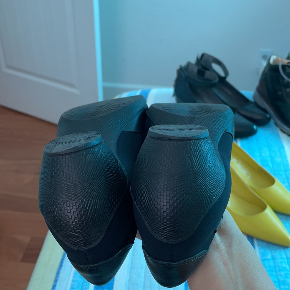 Shoes - Picture 3 of 4